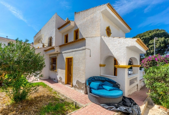 Resale - Villa - Torrevieja - Los altos