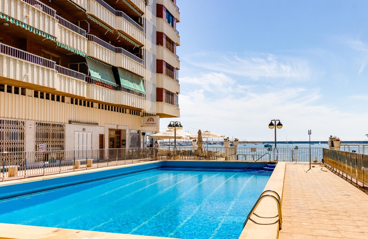 Resale - APARTAMENTO - Torrevieja - Playa del Acequión