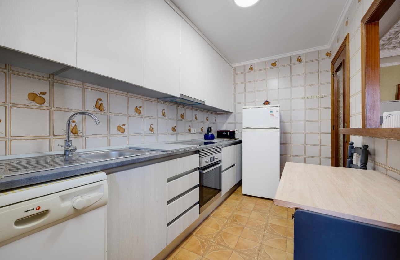 Resale - APARTAMENTO - Torrevieja - Playa del Acequión