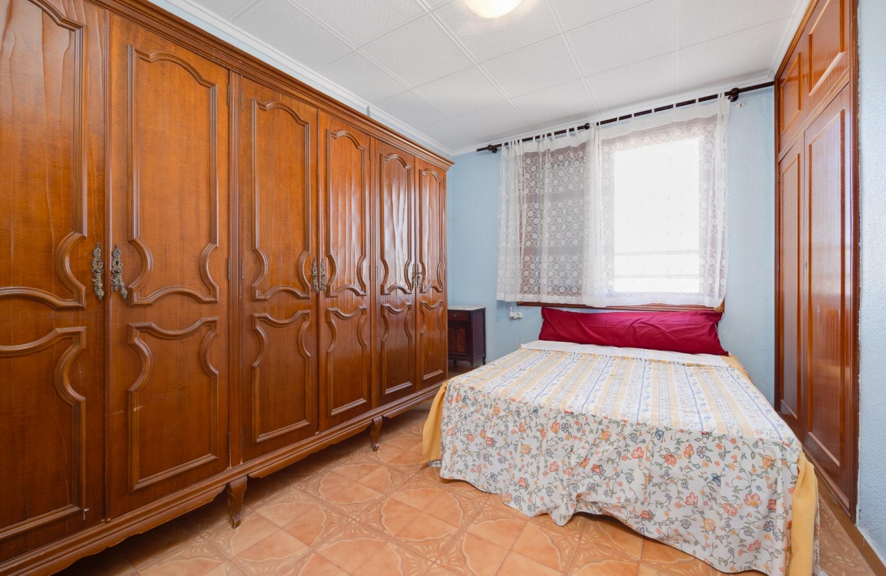 Resale - APARTAMENTO - Torrevieja - Playa del Acequión