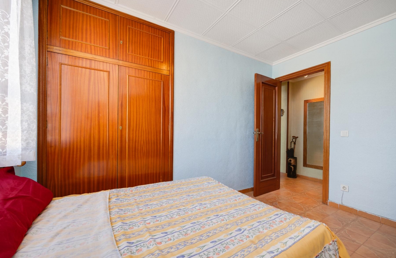 Resale - APARTAMENTO - Torrevieja - Playa del Acequión