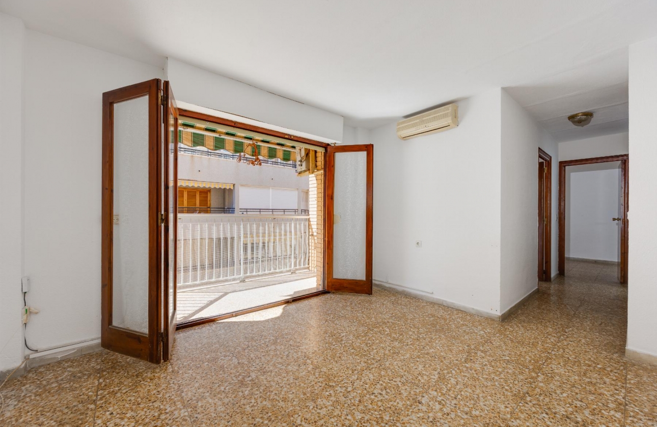 Resale - Apartment - Torrevieja - Playa del Acequión