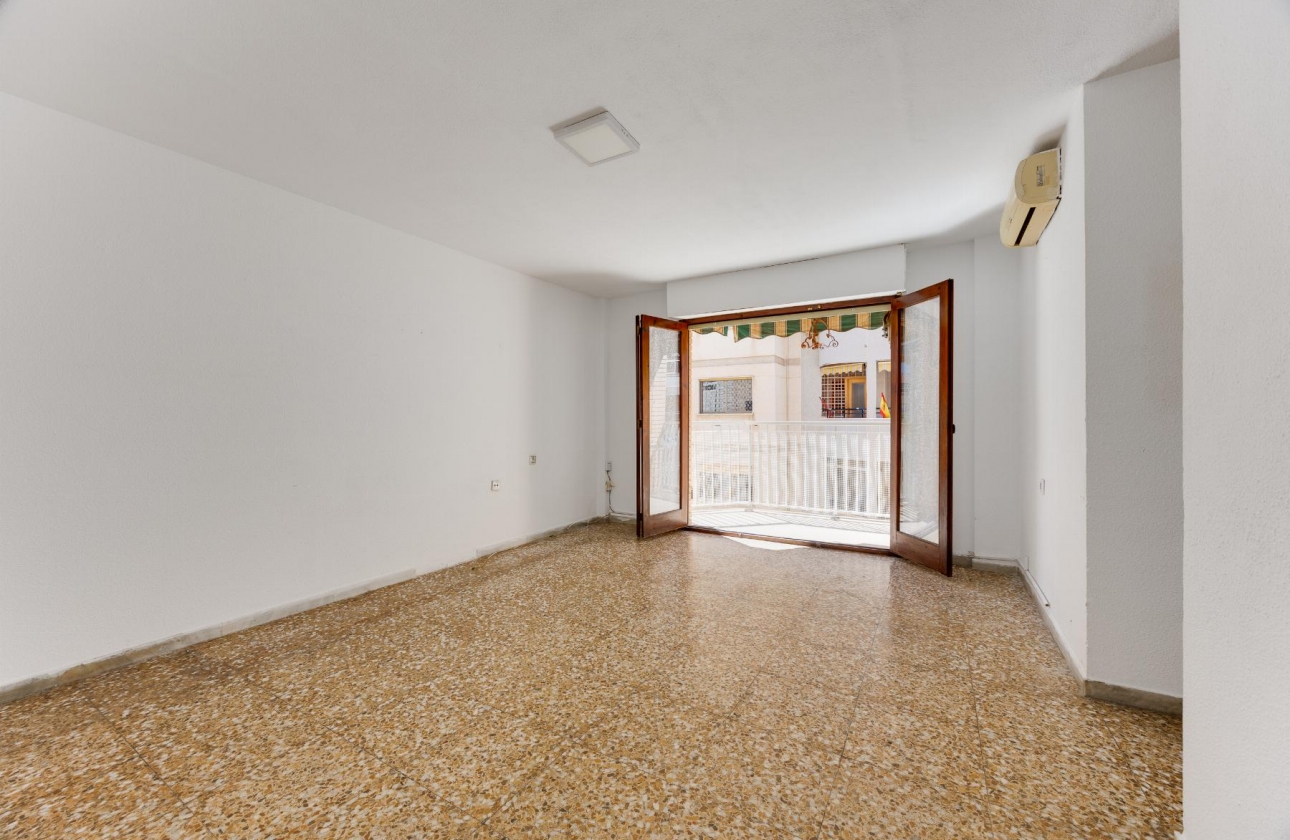 Resale - Apartment - Torrevieja - Playa del Acequión