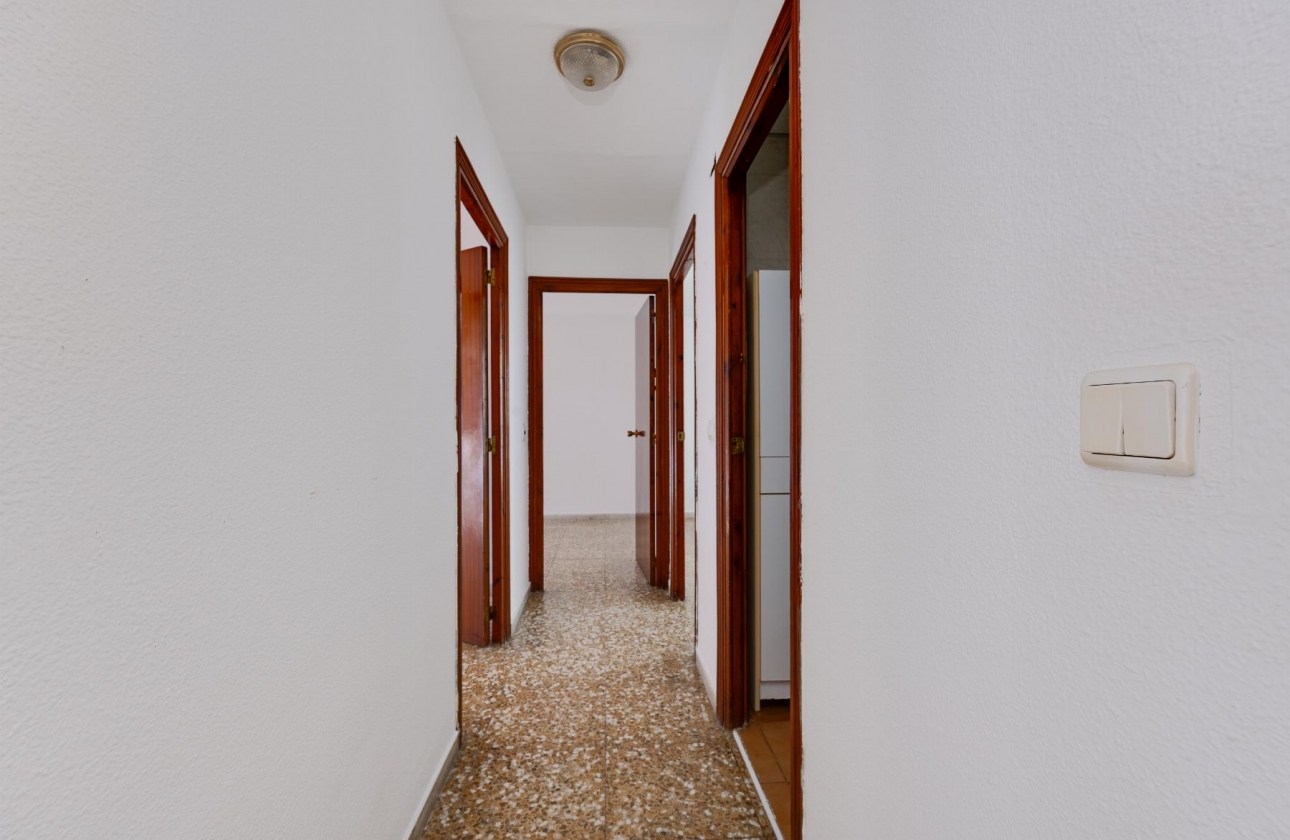Resale - Apartment - Torrevieja - Playa del Acequión