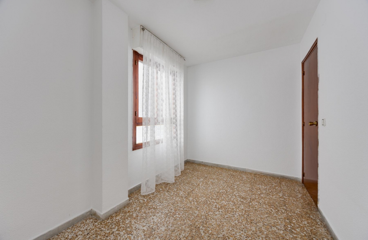 Resale - Apartment - Torrevieja - Playa del Acequión