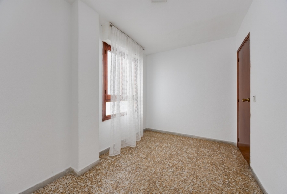 Resale - Apartment - Torrevieja - Playa del Acequión