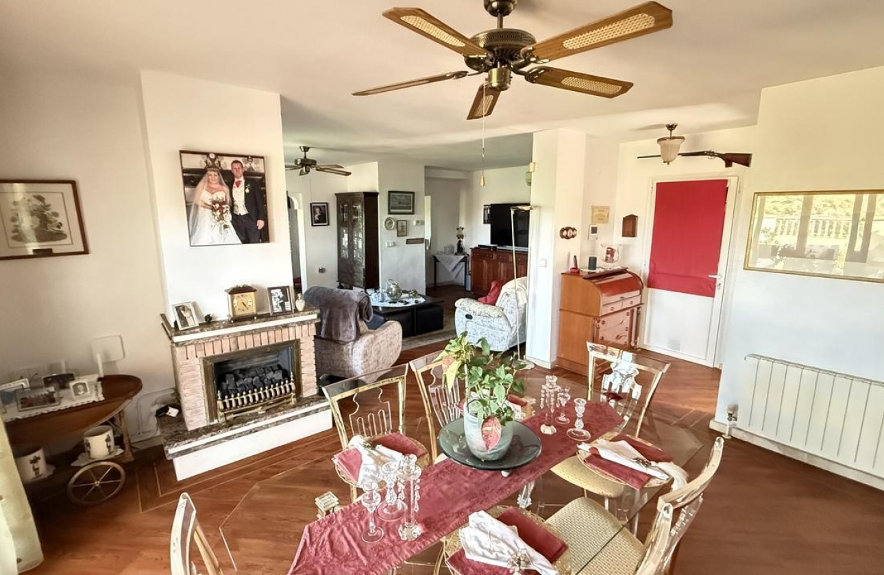 Resale - Villa - Dehesa de Campoamor - Las Ramblas Golf