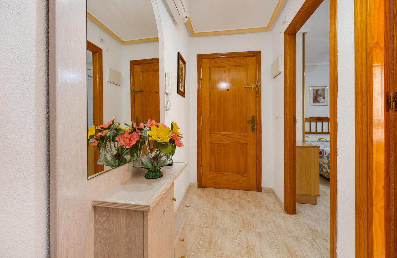 Resale - Apartment - Torrevieja - Playa del Acequión