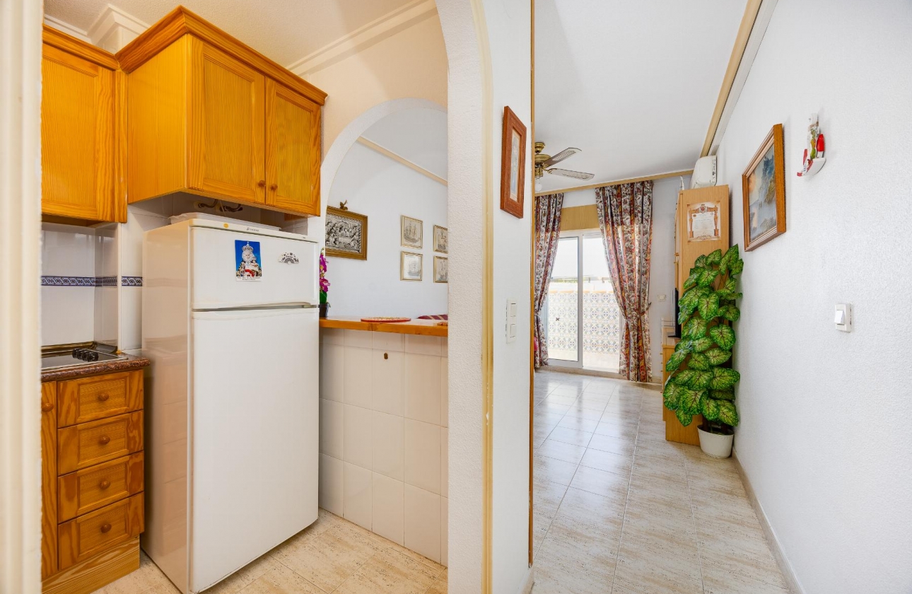 Resale - Apartment - Torrevieja - Playa del Acequión