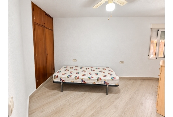 Resale - Apartment - Torrevieja - Playa de los Náufragos