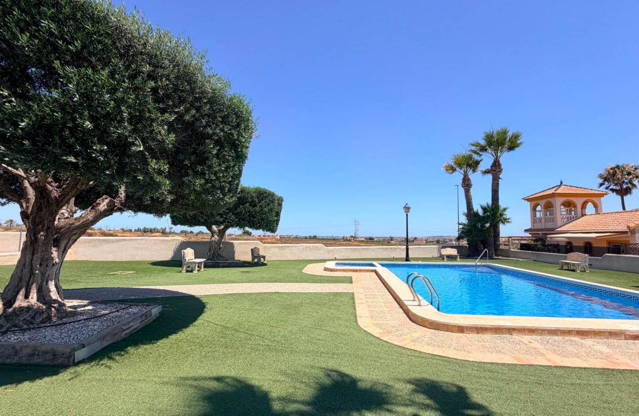Resale - Villa - Los Montesinos - Urbanizacion montesol
