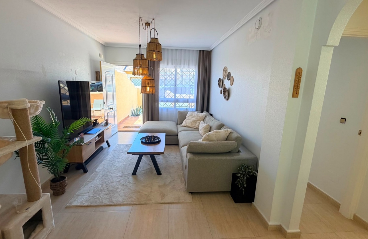 Resale - Villa - Los Montesinos - Urbanizacion montesol
