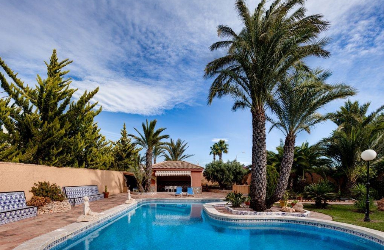 Resale - Villa - Torrevieja - La Siesta - El Salado - Torreta