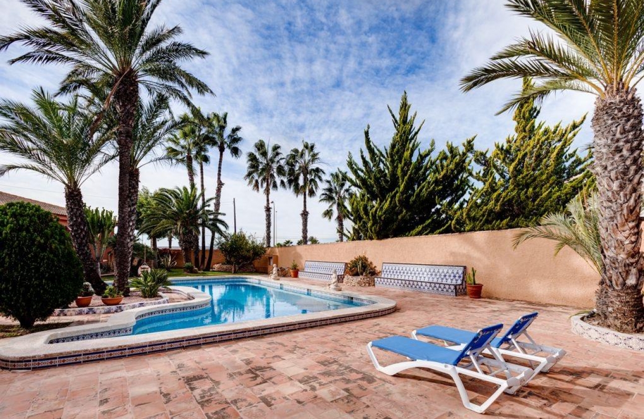 Resale - Villa - Torrevieja - La Siesta - El Salado - Torreta