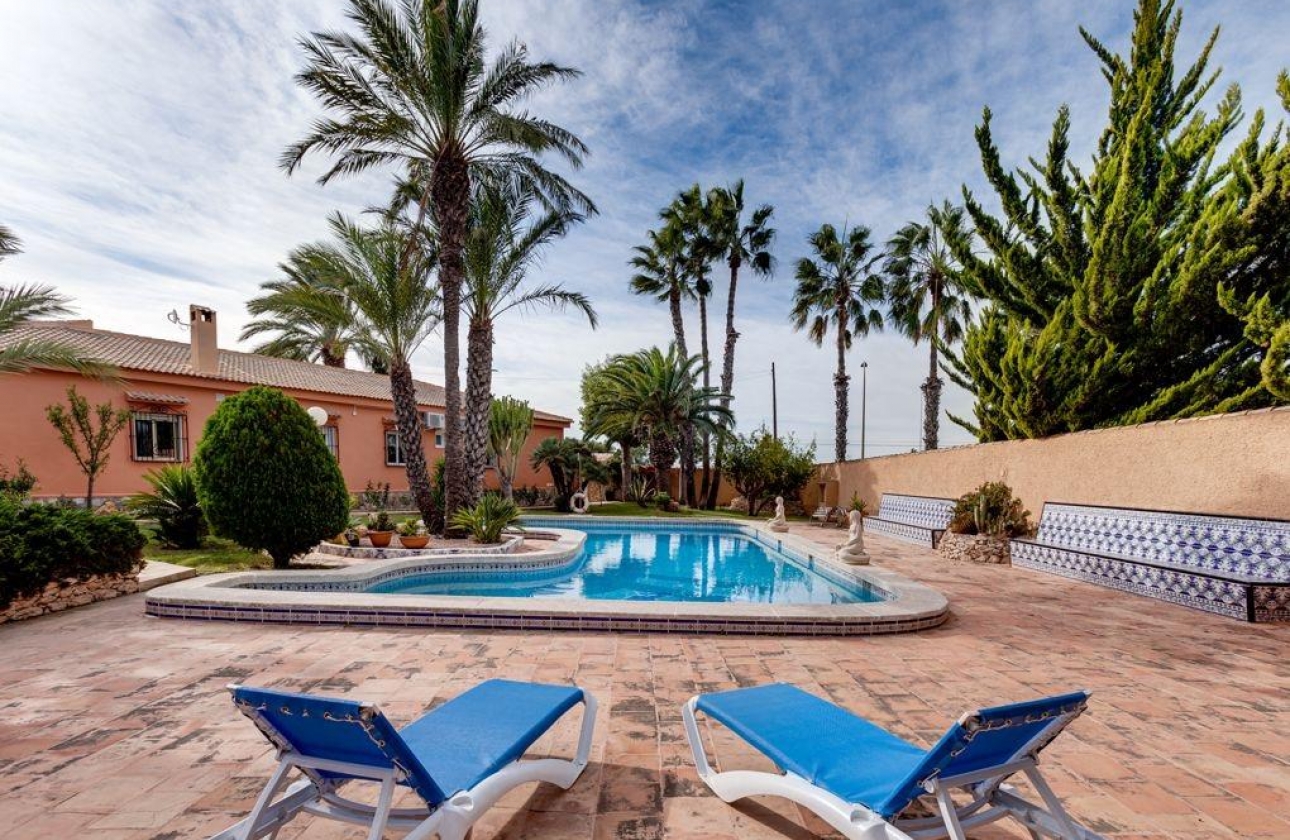 Resale - Villa - Torrevieja - La Siesta - El Salado - Torreta