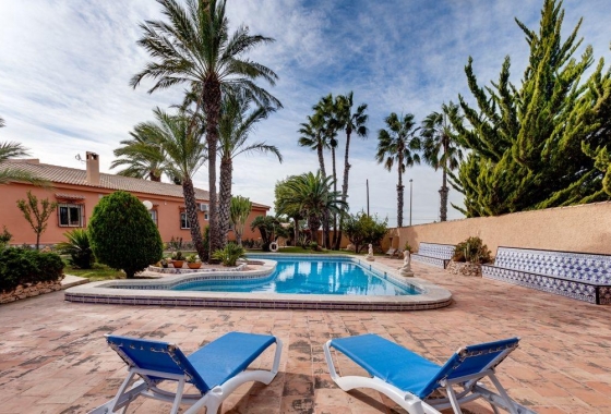 Resale - Villa - Torrevieja - La Siesta - El Salado - Torreta