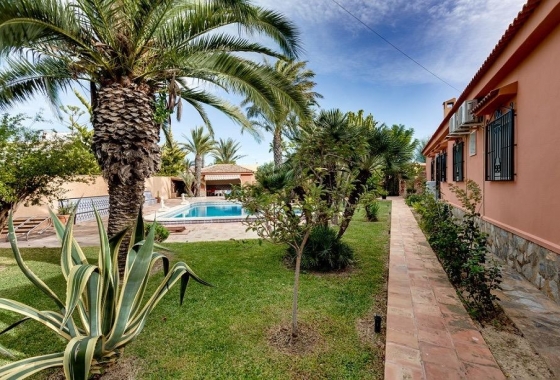 Resale - Villa - Torrevieja - La Siesta - El Salado - Torreta