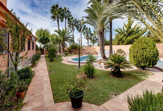 Resale - Villa - Torrevieja - La Siesta - El Salado - Torreta