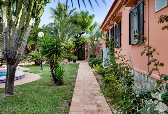 Resale - Villa - Torrevieja - La Siesta - El Salado - Torreta