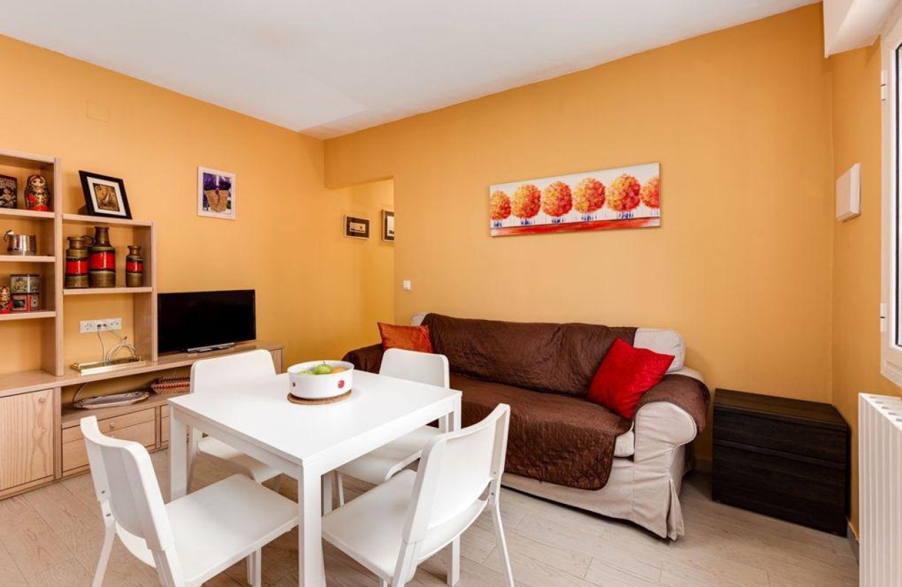 Resale - Villa - Torrevieja - La Siesta - El Salado - Torreta