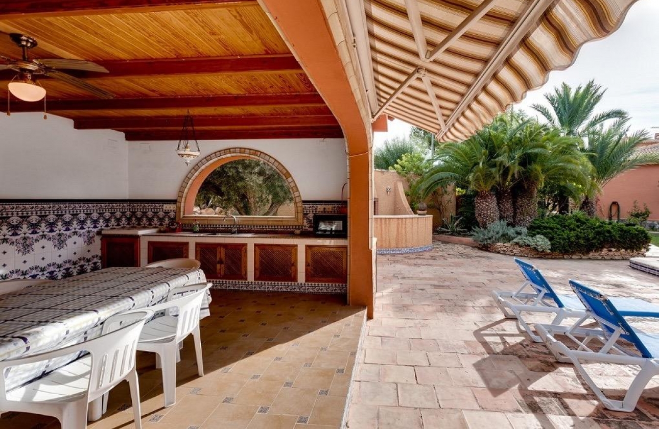 Resale - Villa - Torrevieja - La Siesta - El Salado - Torreta