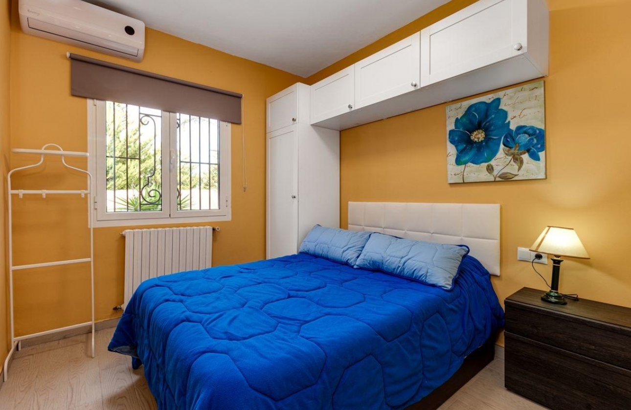 Resale - Villa - Torrevieja - La Siesta - El Salado - Torreta