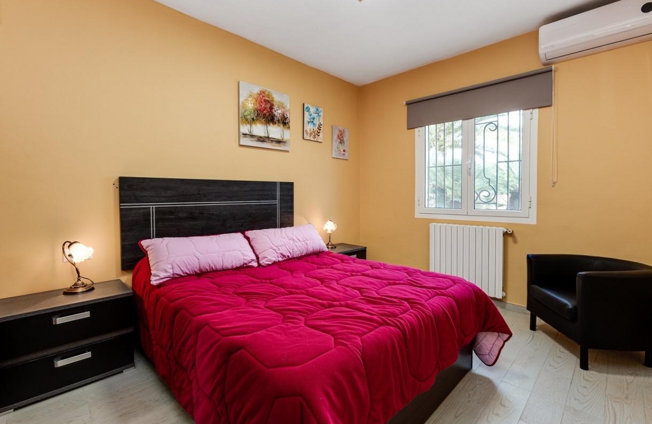 Resale - Villa - Torrevieja - La Siesta - El Salado - Torreta