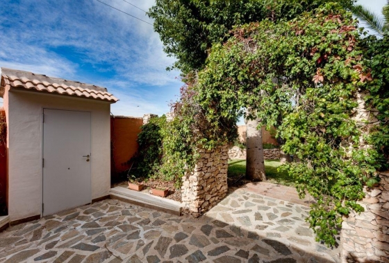 Resale - Villa - Torrevieja - La Siesta - El Salado - Torreta
