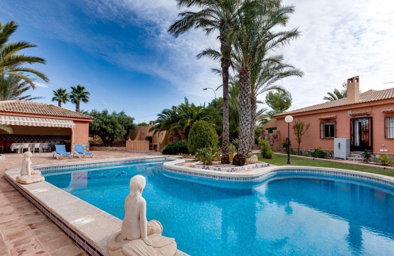 Resale - Villa - Torrevieja - La Siesta - El Salado - Torreta