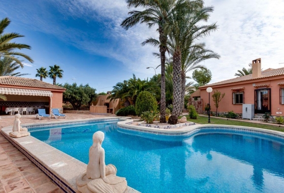 Resale - Villa - Torrevieja - La Siesta - El Salado - Torreta