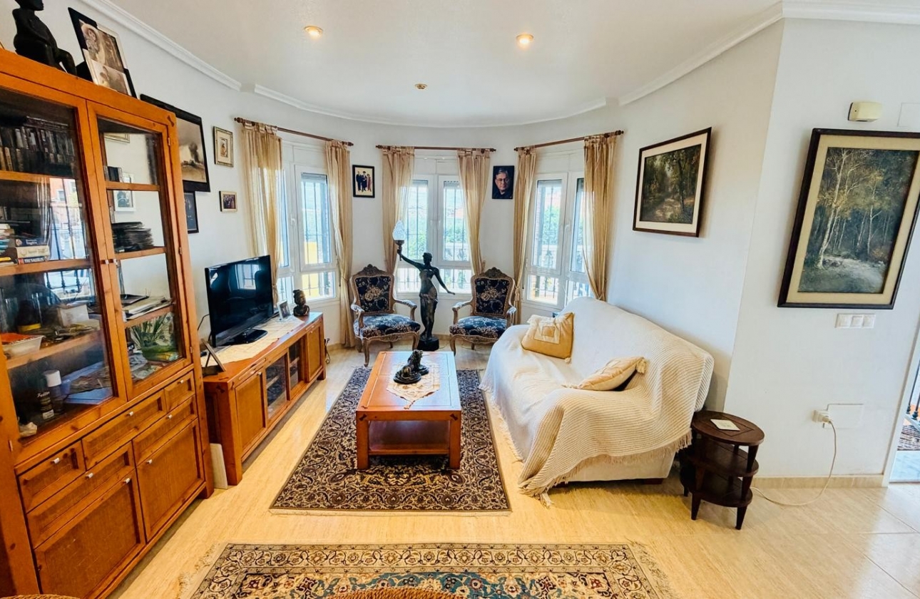 Resale - Villa - Los Montesinos - La Herrada