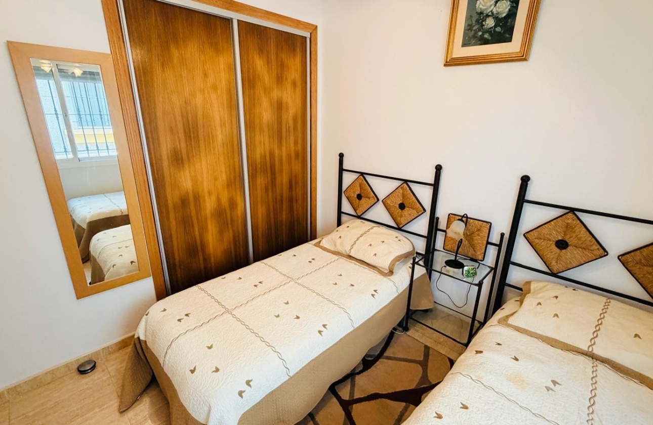 Resale - Villa - Los Montesinos - La Herrada
