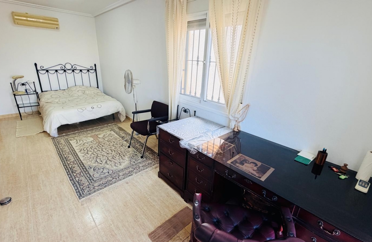Resale - Villa - Los Montesinos - La Herrada