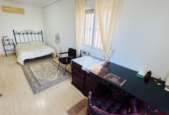 Resale - Villa - Los Montesinos - La Herrada
