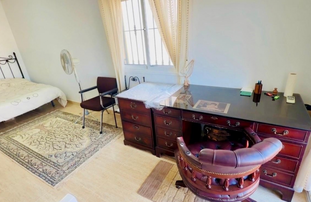 Resale - Villa - Los Montesinos - La Herrada