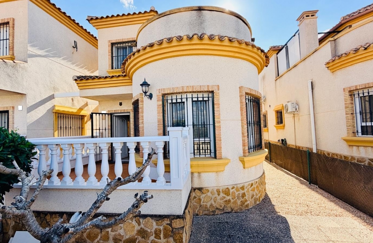 Resale - Villa - Los Montesinos - La Herrada