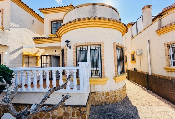 Resale - Villa - Los Montesinos - La Herrada