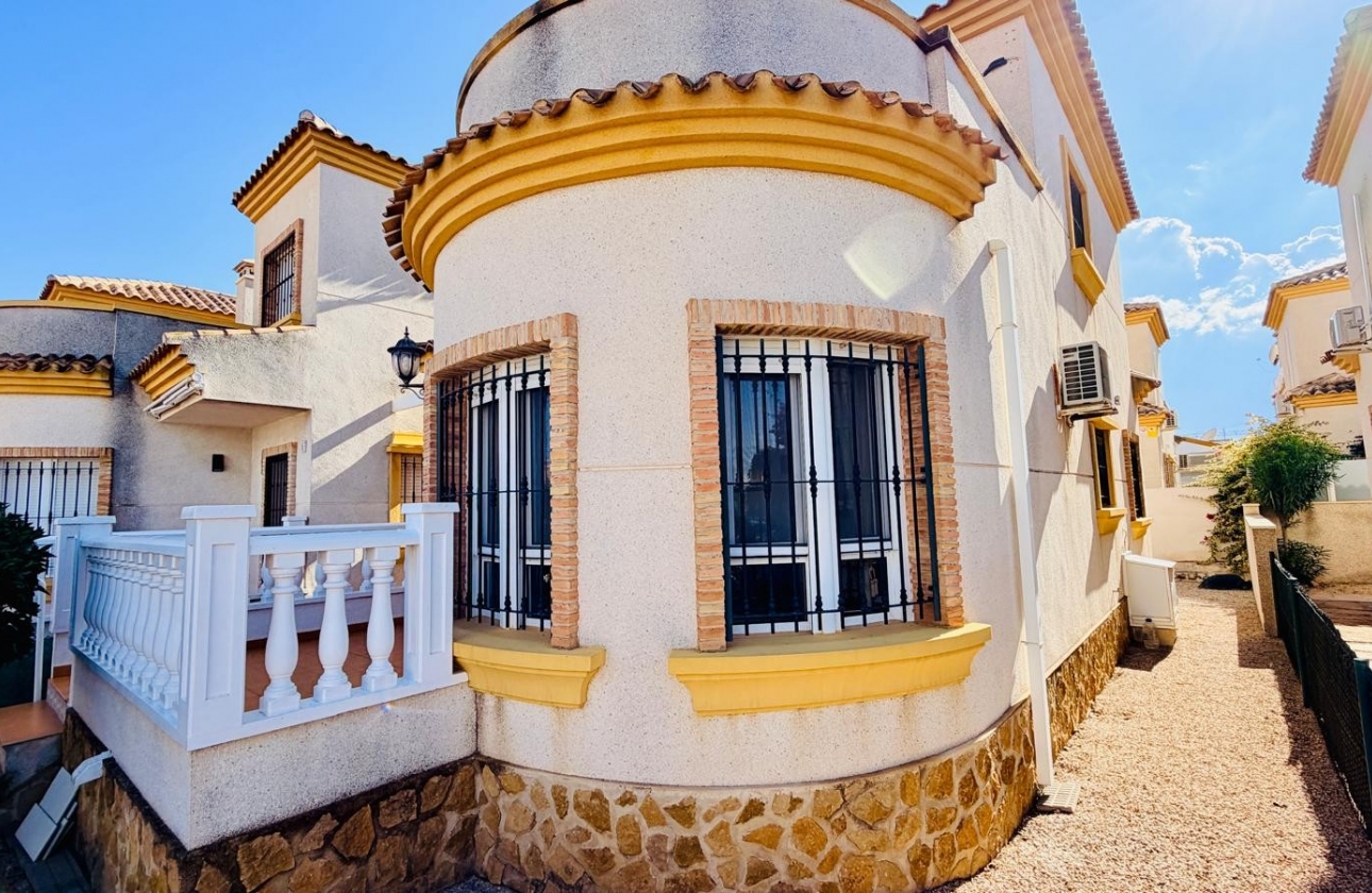 Resale - Villa - Los Montesinos - La Herrada