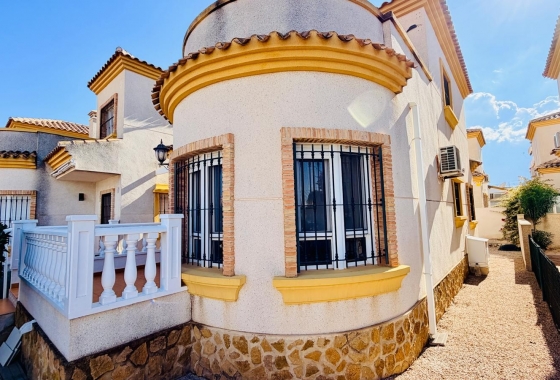 Resale - Villa - Los Montesinos - La Herrada