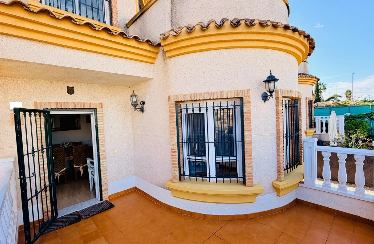 Resale - Villa - Los Montesinos - La Herrada