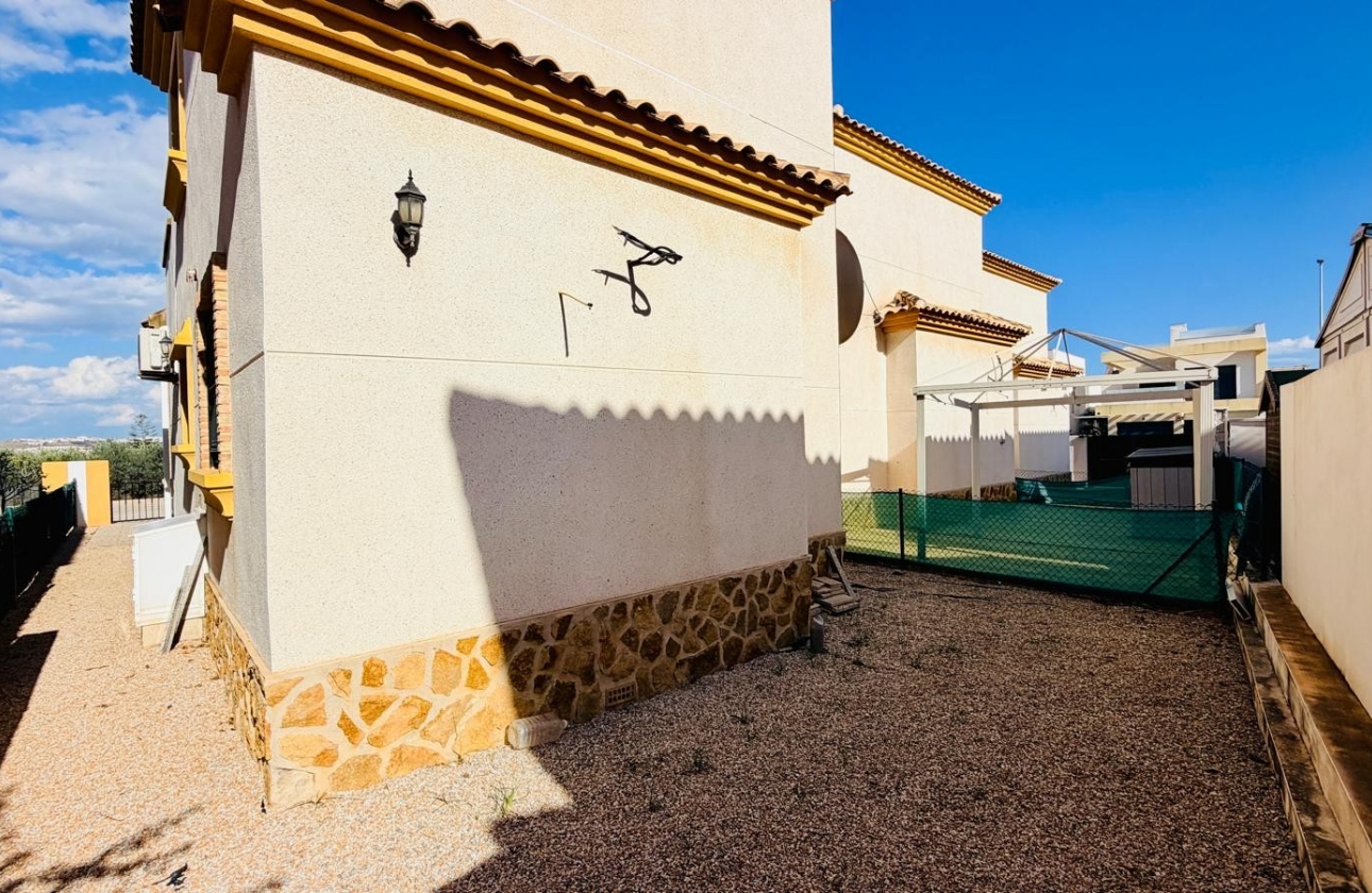 Resale - Villa - Los Montesinos - La Herrada