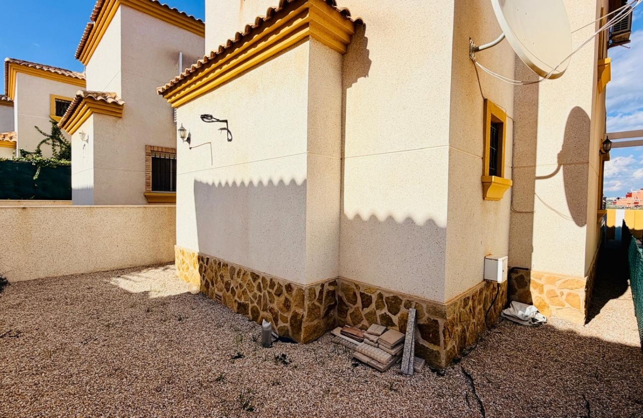 Resale - Villa - Los Montesinos - La Herrada
