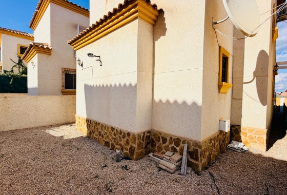 Resale - Villa - Los Montesinos - La Herrada