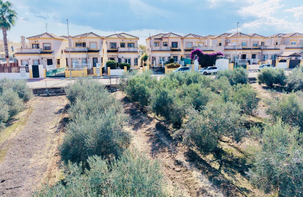 Resale - Villa - Los Montesinos - La Herrada