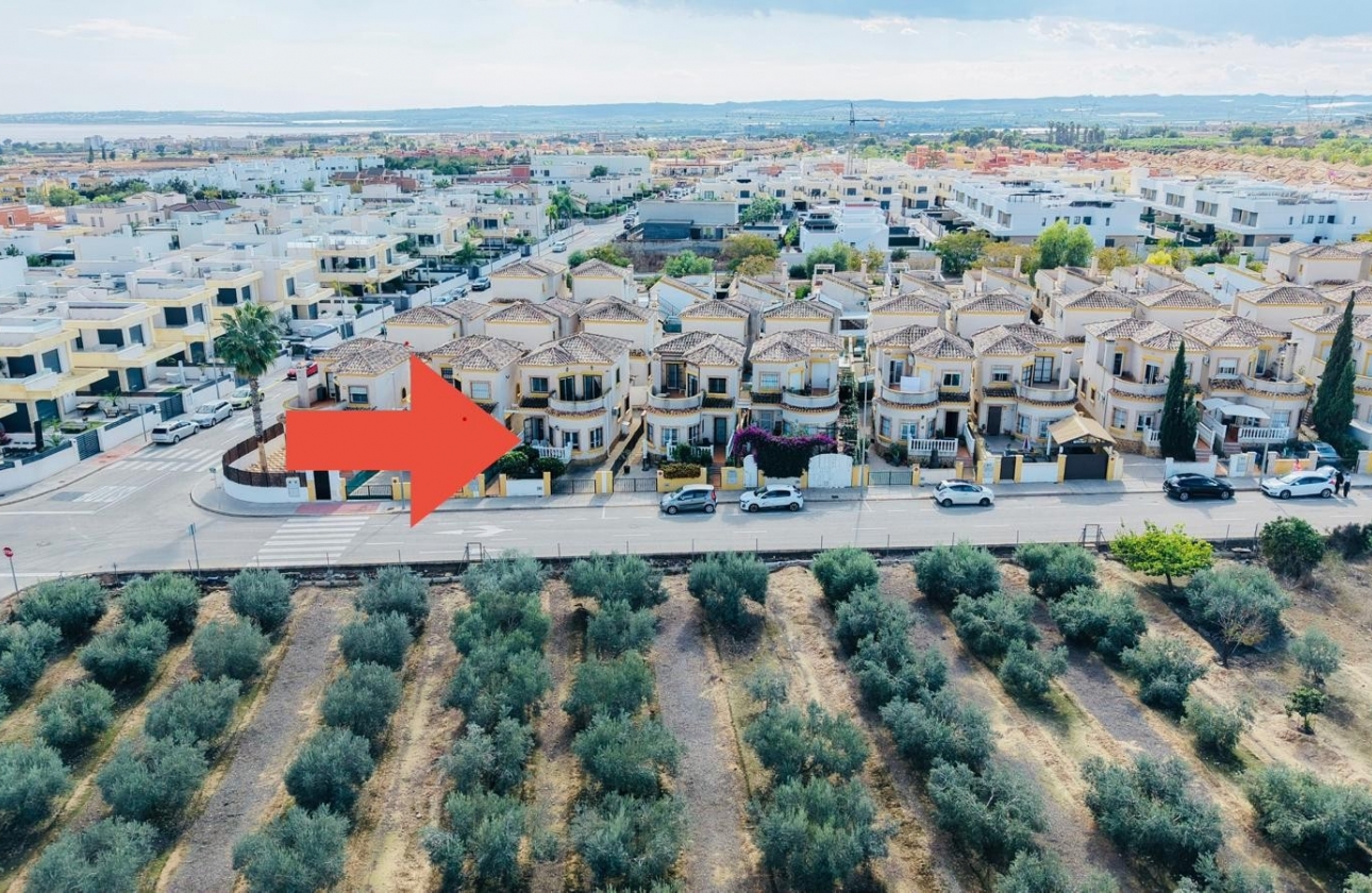 Resale - Villa - Los Montesinos - La Herrada
