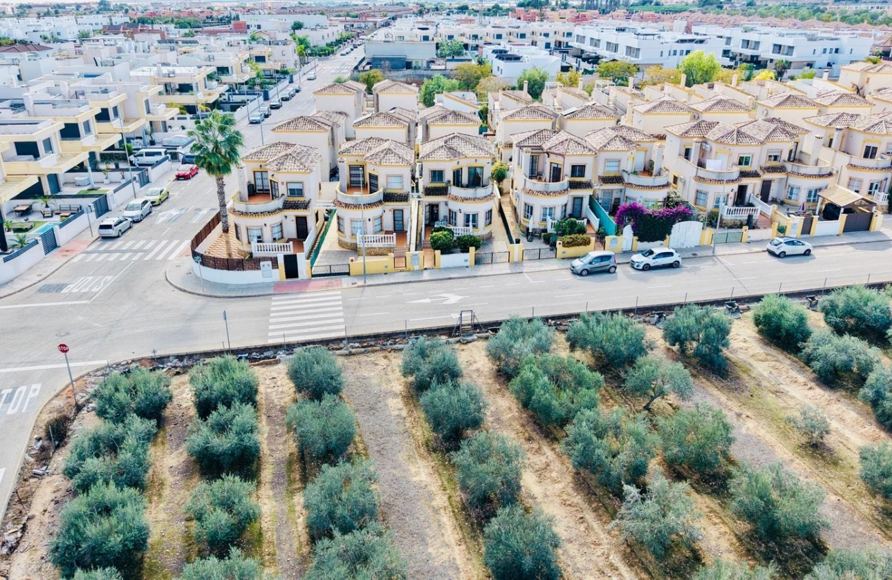 Resale - Villa - Los Montesinos - La Herrada