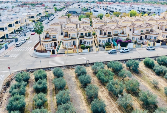 Resale - Villa - Los Montesinos - La Herrada