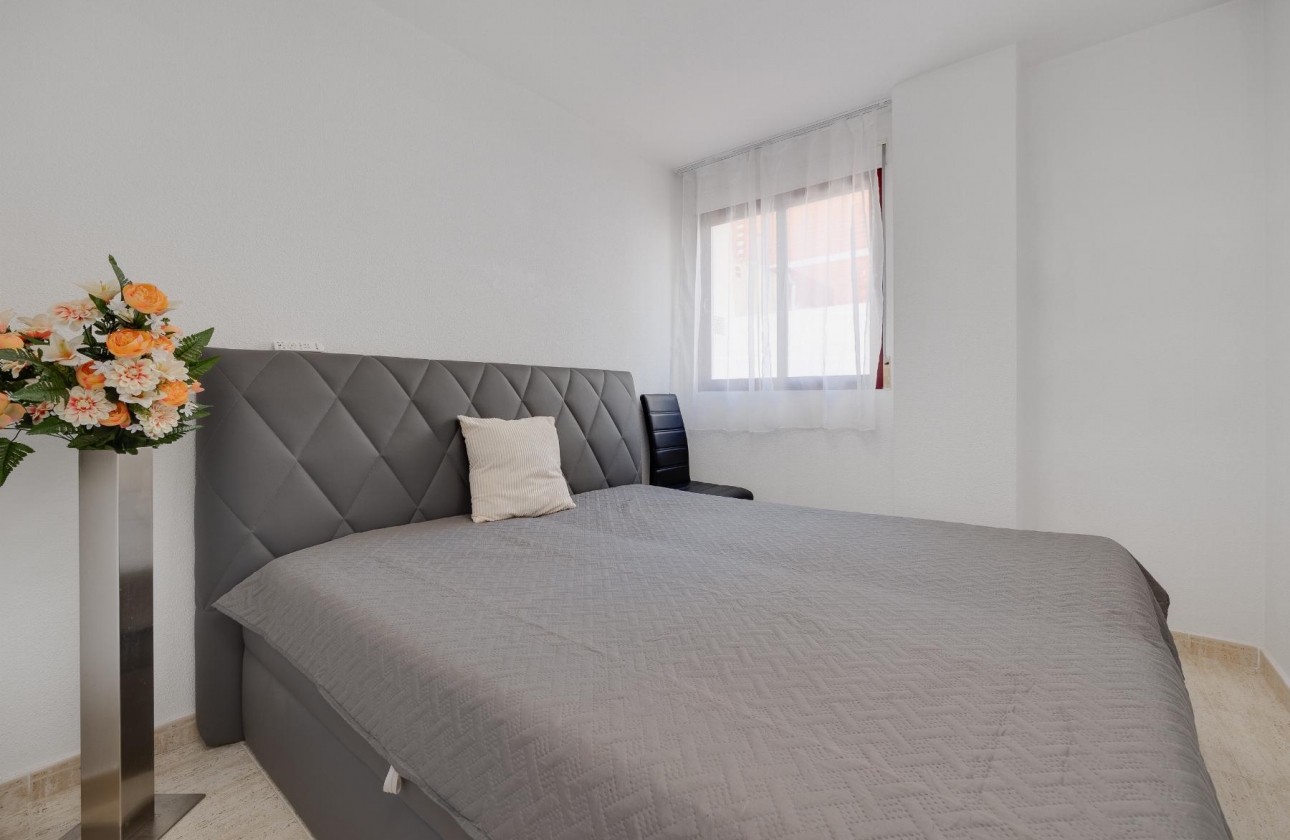 Resale - APARTAMENTO - Torrevieja - Playa del Cura