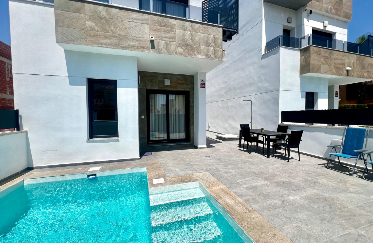 Resale - Villa - Torrevieja - La Siesta - El Salado - Torreta