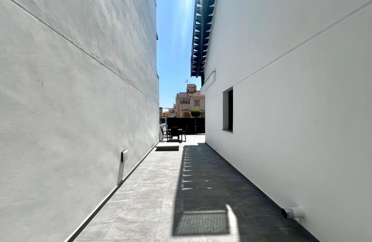 Resale - Villa - Torrevieja - La Siesta - El Salado - Torreta